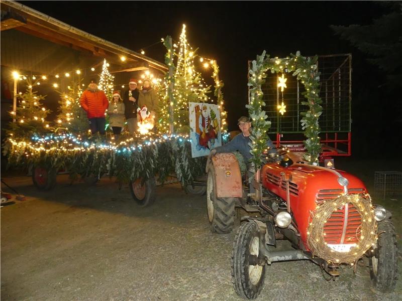 Weihnachtstrecker rollen an drei Tagen durch die Gemeinde Drochtersen Ab Freitag, 16. Dezember, wird der Drochterser Weihnachts-Tross wieder drei Tage lang unterwegs sein. Am Freitag in Dornbusch, am Sonnabend in Assel und am vierten Advent in Drochtersen. Foto: Knappe