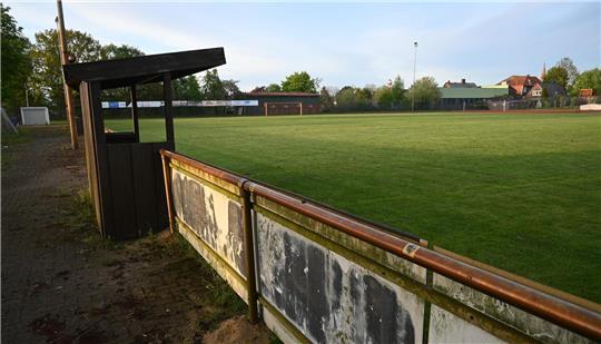 Ab Juli/August benötigt die SG Lühe den Sportplatz für Training und Punktspielbetrieb, die Altländer hoffen auf eine zeitnahe Baugenehmigung für den Vereinssport.
