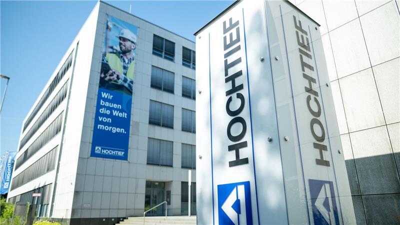 Ab Montag ist der Essener Baukonzern Hochtief im Aktien-Leitindex Dax, in dem die 40 größten börsennotierten Unternehmen Deutschlands vertreten sind.