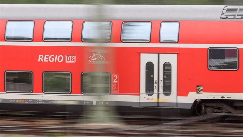 Ab Nienburg fährt nur der RE1 bis Hannover weiter, für den RE8 endet dort die Fahrt. (Symbolbild)