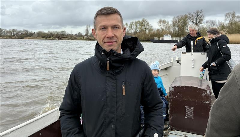 Ab dem 29. Mai können auch Tagesausflügler wie Campingplatz-Betreiber Philipp Köhnken mit der Personenfähre auf die Insel. Es locken Natur, Schiffe und ein Bistro im Alten Gasthaus.