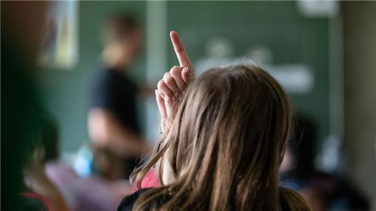 Ab dem Schuljahr 2026/2027 gibt es einen Rechtsanspruch auf Ganztagsbetreuung in der Grundschule. (Archivfoto)