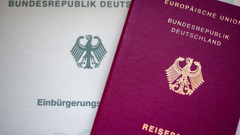 Kürzere Einbürgerungsfrist: „Lippenbekenntnis“ reicht nicht Ab heute gilt in Deutschland ein neues Staatsangehörigkeitsgesetz.
