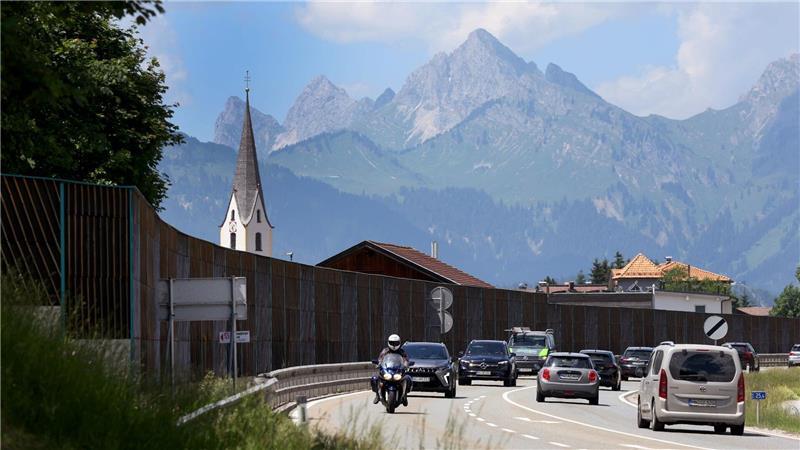 Fernpass-Demo legt Urlaubsroute lahm: Was erwartet Reisende? Ab in den Süden - auch der Fernpass ist hier eine beliebte Route.