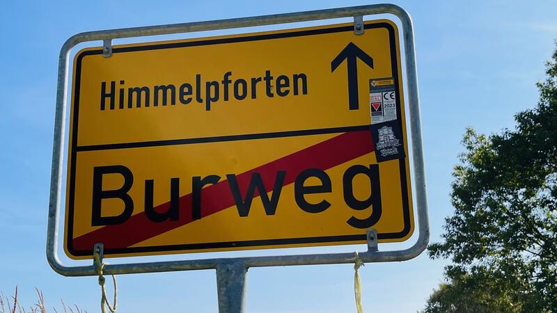 Die Sache mit dem Schiet: Hartnäckige Burweger setzen sich durch Ab nach Himmelpforten: Vor 25 Jahren wurde die Druckleitung gebaut, die für die Burweger die beste Lösung des Abwasserproblems war und bis heute ist.