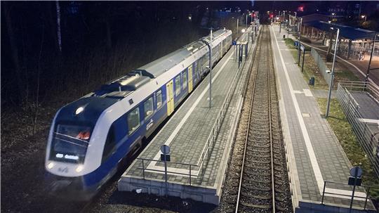 Abfahrt 6.15 Uhr: Morgens fahren vor allem Berufstätige und Schüler mit der RB 33 von Harsefeld nach Buxtehude.