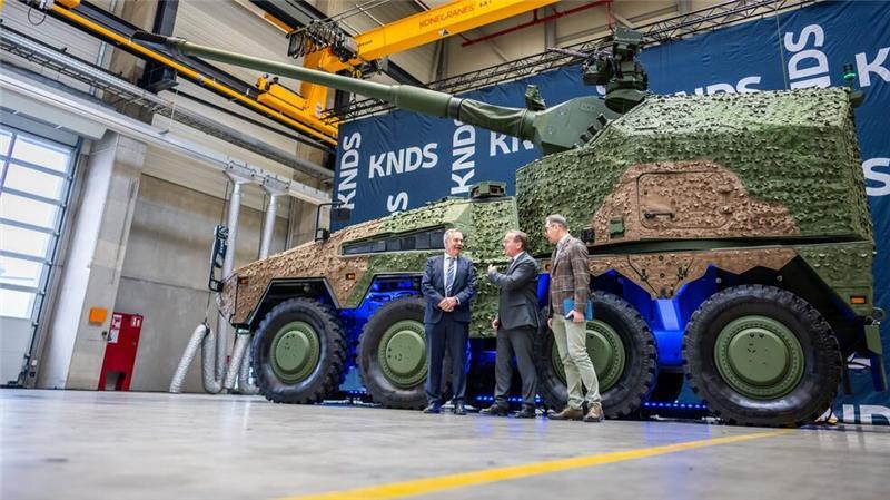 Europäer wollen ukrainischer Rüstungsindustrie helfen Abgemacht ist, dass die Ukraine 54 neue deutsche Radhaubitzen erhält.