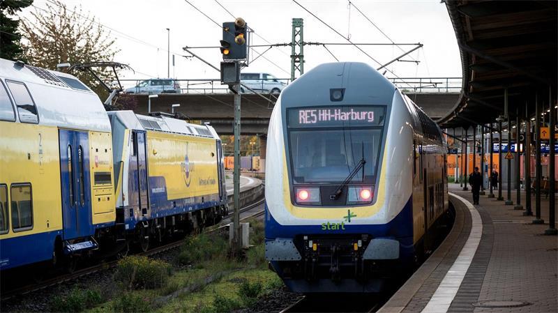 Abgesehen von wenigen Ausnahmen werden alle Regionalzüge und der Großteil der Fernzüge aus dem Süden nicht nach Hamburg einfahren können.