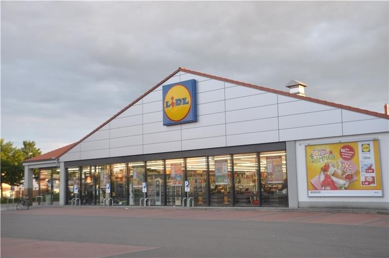Abreißen, umdrehen, neu bauen: Der Lidl-Markt an der B 73 soll versetzt werden und dadurch Fläche für Wohnbebauung freimachen. Foto: Wahba