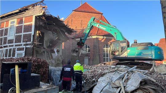 Abriss des Frisörsalons Matthies am Vordamm in Horneburg.