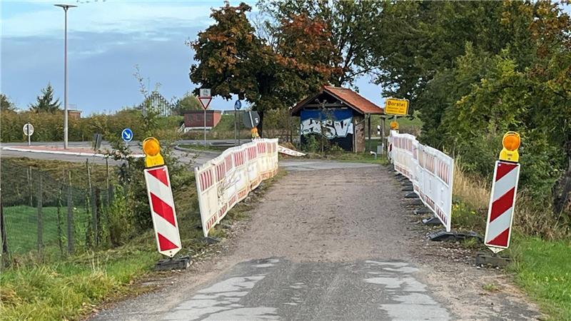 Protest: Keine Umleitung über Wellenstraße während Vollsperrung in Cranz Abrutschgefahr: Blick auf den total kaputten und verengten Abschnitt der Wellenstraße.