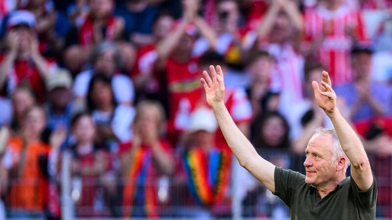 Tränen in Freiburg - Emotionaler Abschied für Streich Abschied für Freiburgs Trainer Christian Streich.