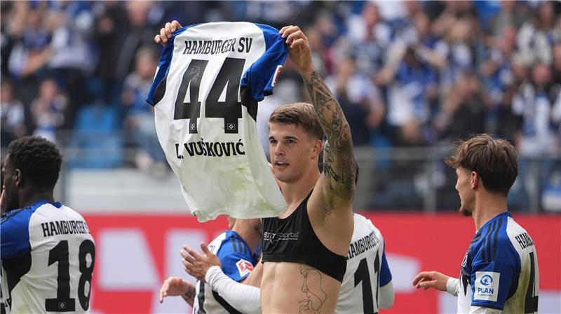HSV gewinnt letztes Saison-Heimspiel gegen müde Freiburger Abschied mit Tor: HSV-Verteidiger Luka Vuskovic.