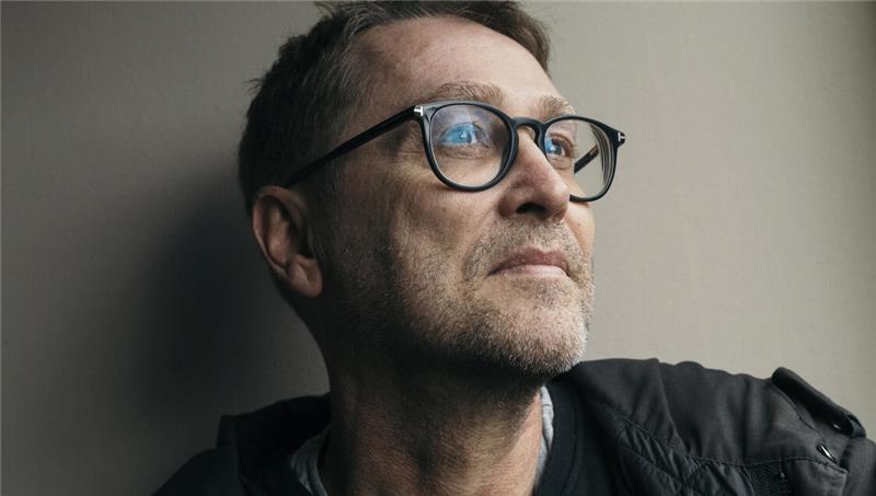 Abschied vom Pubertier: Jan Weiler ist mit seinem aktuellen Buch „Das Beste! Mein Leben unter Pubertieren“ auf Lesereise und gastiert in der Stader Seminarturnhalle.