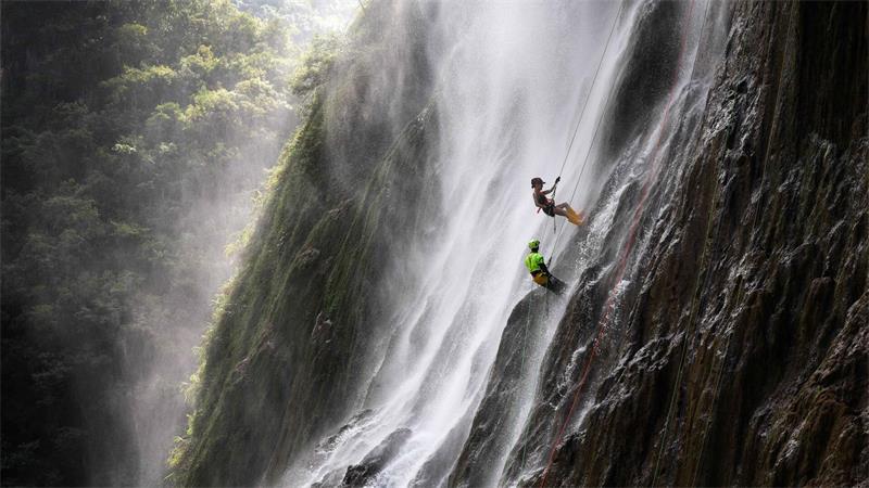 Abseilen am Wasserfall