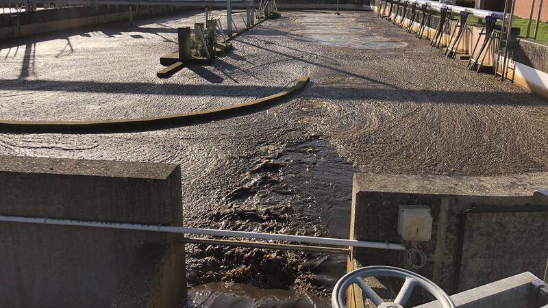 Warum die Gebühren fürs Abwasser in Stade steigen Abwässer werden im Stader Klärwerk gereinigt. Die Kosten steigen, die Gebühren auch.