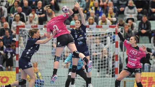 Abwehrspielerin Cara Hartstock (links) fällt gegen Bietigheim und am Samstag in Zwickau aus.