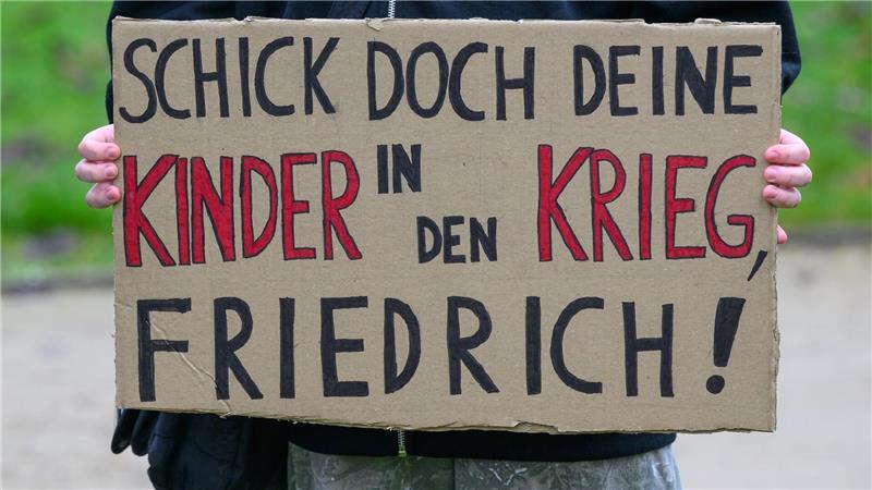 Abwesenheit vom Schulunterricht zum Demonstrieren ist laut Schulgesetz nicht erlaubt (Symbolbild)