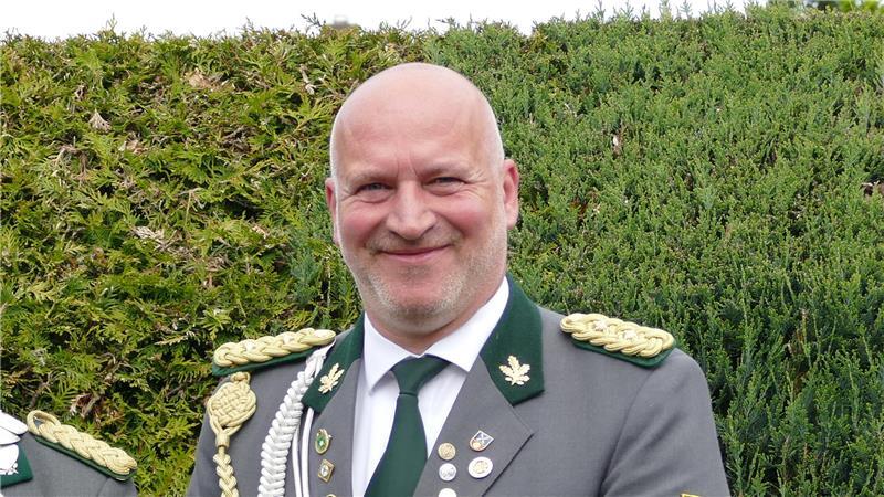 Wenn das Schnitzel fehlt: Fredenbecker vermissen Treffpunkte im Ort „Ach, wie schön war das damals“: Vor allem ältere Mitglieder des Schützenvereins Fredenbeck sagen Präsident Matthias Schulze immer mal wieder, wie sehr sie Orte des Zusammenkommens in Fredenbeck vermissen.