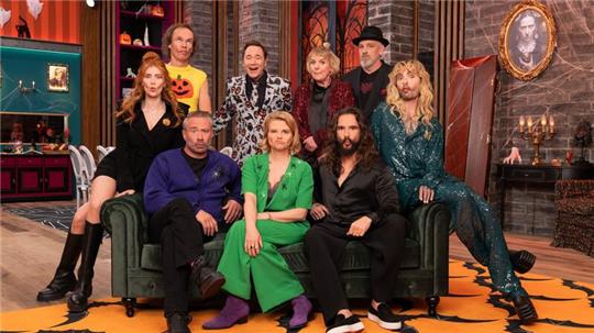 Acht Stars kämpfen in vier Teams im „LOL“-Special um den Sieg.