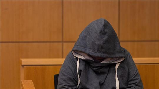 Achteinhalb Jahre soll ein 61-Jähriger in Haft - er missbrauchte seine Ehefrau und filmte die Taten.