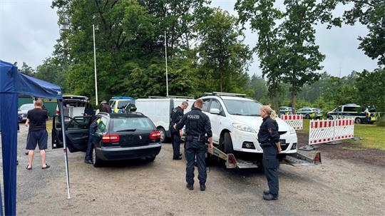 Achteinhalb Stunden lang sind Autofahrer am Montag an der B73 in Hechthausen kontrolliert worden.