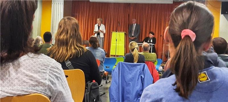 Achtmal so viele Besucher wie sonst kamen zur öffentlichen Sitzung des Kreiselternrats. Es ging unter anderem um das Thema Lehrermangel, zu dem viele Harsefelder aus aktuellem Anlass Fragen stellten. Die Rosenborn Grundschule ist besonders 