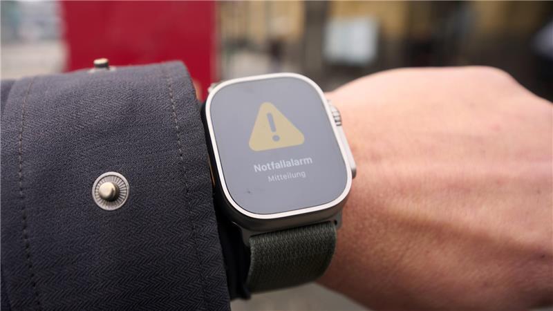 Katastrophenfall: Wo im Haus ist es am sichersten? Achtung, Gefahr! Die Nutzung von Warn-Apps und das Befolgen behördlicher Anweisungen sind zentrale Bestandteile des Selbstschutzes.