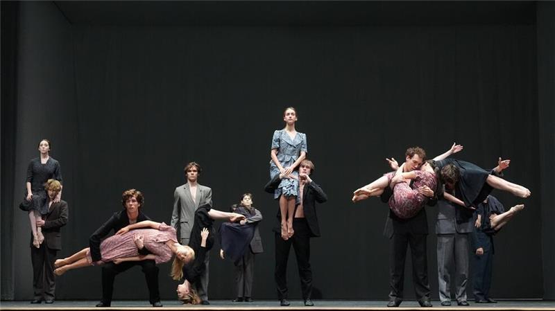 Demis Volpi startet Reise durch die Welt des Balletts „Adagio“ ist ein Frühwerk von Pina Bausch aus dem Jahr 1974.