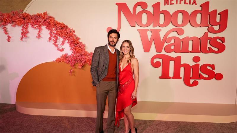 Serienhit geht weiter: Warum will jeder „Nobody Wants This“? Adam Brody (l) und Kristen Bell sind die Hauptdarsteller in „Nobody Wants This“. (Archivbild)