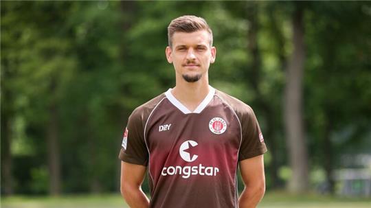 Adam Dzwigala. Der Abwehrspieler und der FC St. Pauli haben sich auf eine Vertragsverlängerung geeinigt.
