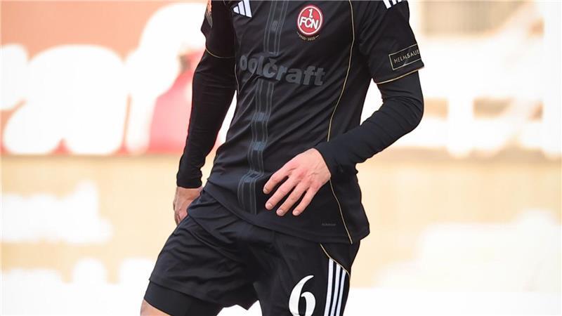 Adam Markhiev fällt zum Jahresabschluss auch aus, aber wegen einer Gelb-Sperre.