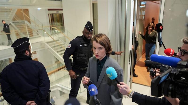 Adèle Haenel hatte Ruggia 2019 vorgeworfen, während der Dreharbeiten zum Film „Les Diables“ (deutsch: „Kleine Teufel“) mehrfach übergriffig geworden zu sein und sie angefasst zu haben. 