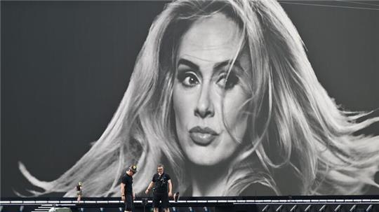 Adele sei es wichtig gewesen, dass alles einen persönlichen Touch habe und die Fans sich wohlfühlten.