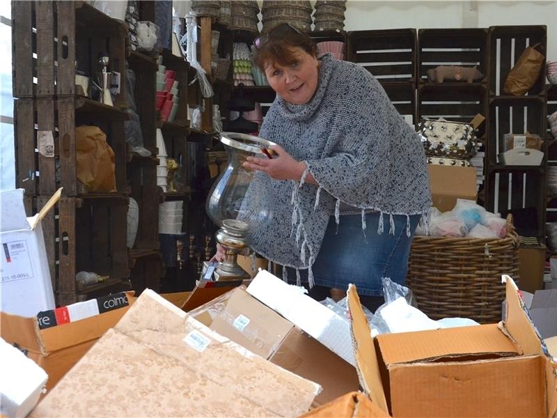 Adelheid Schuback hat einige besonders schöne Stücke aus ihrem Laden „Adelheid!“ in Buxtehude dabei und präsentiert sie an den vier Messetagen auf dem Gutsgelände in Deinste. Fotos Fehlbus