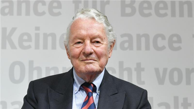 Ein Leben zwischen Adel und Afrika - „Sir Rolf“ ist tot Adelsexperte Rolf Seelmann-Eggebert ist im Alter von 88 Jahren gestorben. (Archivbild)