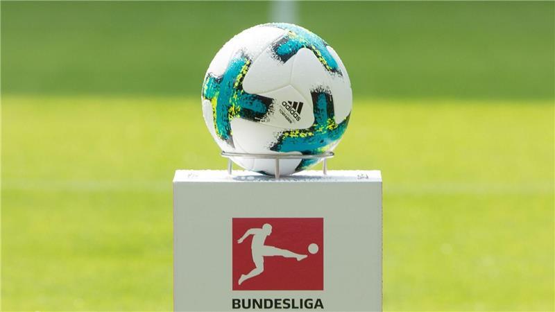 Bundesliga ab Saison 2026/27 mit Adidas-Spielball Adidas stellte schon in der Vergangenheit wie hier 2017 den offiziellen Bundesliga-Spielball.