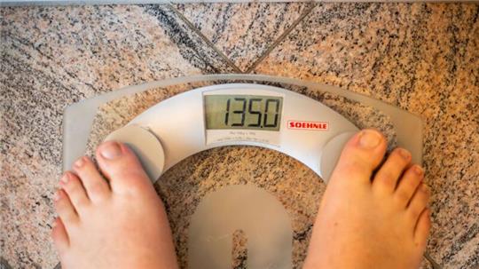 Adipositas kann Herz-Kreislauf-Erkrankungen, Diabetes und einige Krebsformen auslösen.