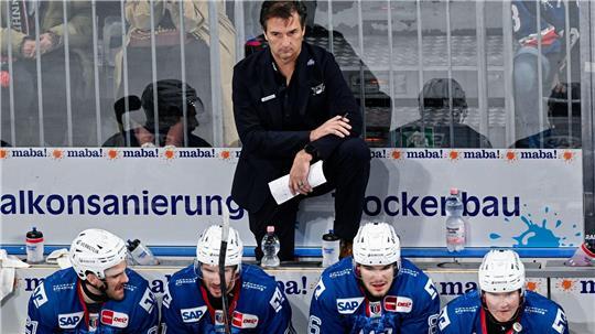 Adler-Trainer Eakins muss nun auf Stürmer O’Donnell verzichten.