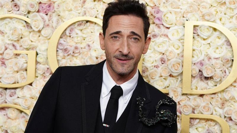 Adrien Brody spielt die preisgekrönte Hauptrolle in dem Globe-Gewinner „The Brutalist“.