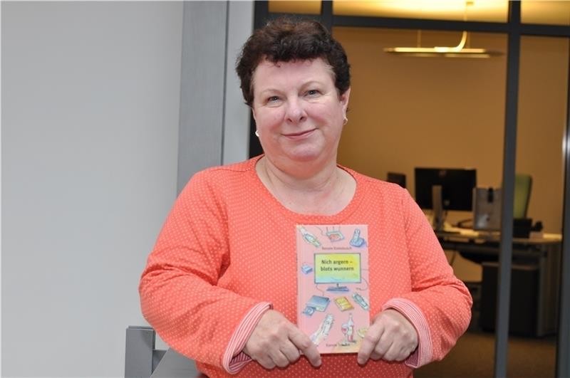 Platt-Lesung mit Renate Kiekebusch Ärgern ja, aber bitte mit Humor: Renate Kiekebusch nennt in ihrem zehnten Buch das Rezept dafür: „Nich agern, blots wunnern“. Foto: Schmidt