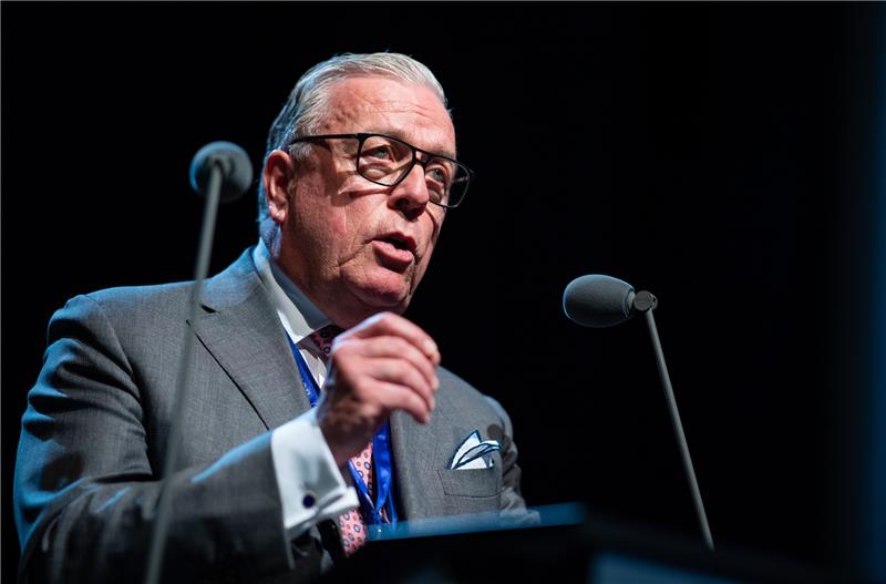 Ärztepräsident Klaus Reinhardt spricht beim Deutschen Ärztetag. Foto: Guido Kirchner/dpa
