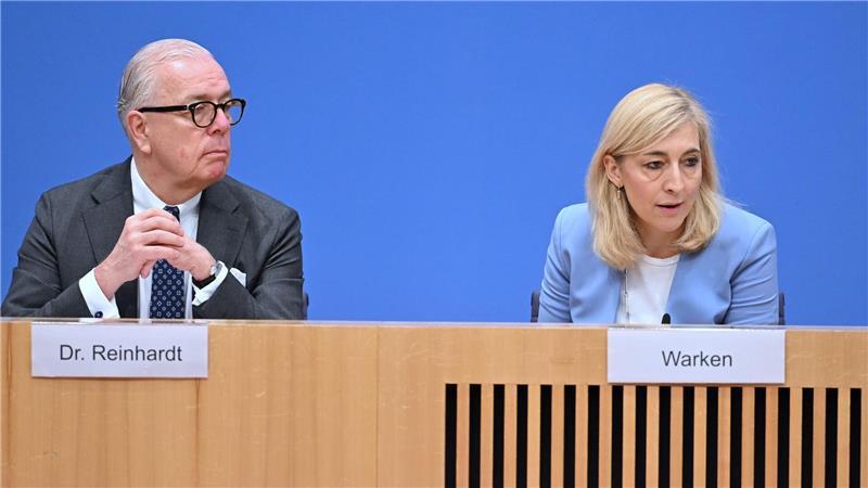Ärztepräsident Reinhardt begrüßt Ministerin Warken beim Ärztetag - mit Kritik? (Archivbild)