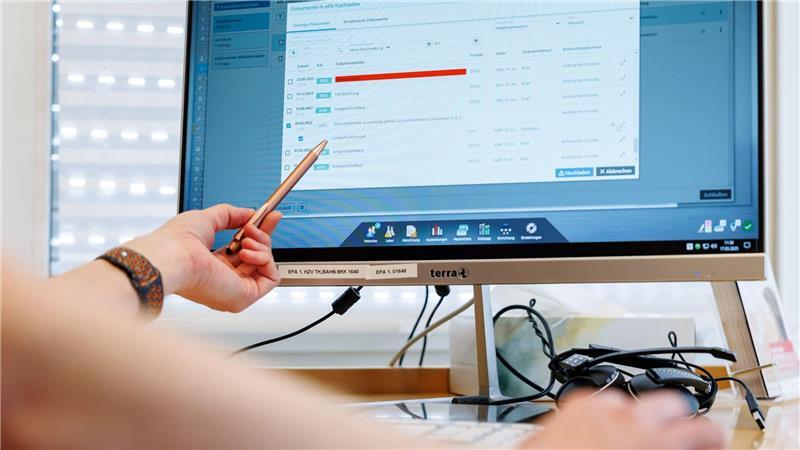 Bewährungsprobe für die E-Patientenakten Ärztinnen und Ärzte sollen wichtige Daten immer abrufbar haben. (Archivbild)