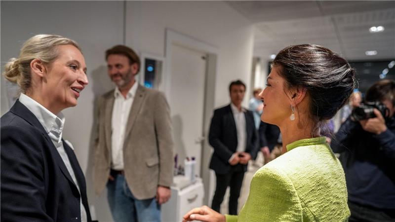 BSW-Chefin Wagenknecht will Brandmauer zur AfD einreißen AfD-Chefin Alice Weidel und BSW-Gründerin Sahra Wagenknecht hatten sich im Herbst 2024 beim Sender „Welt“ zum TV-Duell getroffen. Gespräche beider Parteien befürworten beide Seiten. (Archivbild)