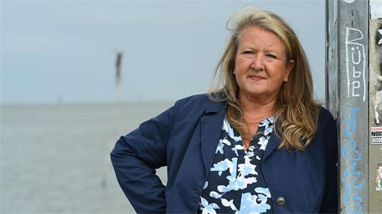 AfD-Kandidatin Martina Müller wehrt sich juristisch gegen ihre Kündigung.