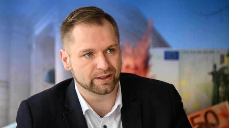 AfD will Aussagen von Abgeordneten straffrei stellen AfD-Politiker Bothe will die Straffreiheit für Aussagen von Abgeordneten auch auf Social-Media-Posts ausweiten. (Archivbild)