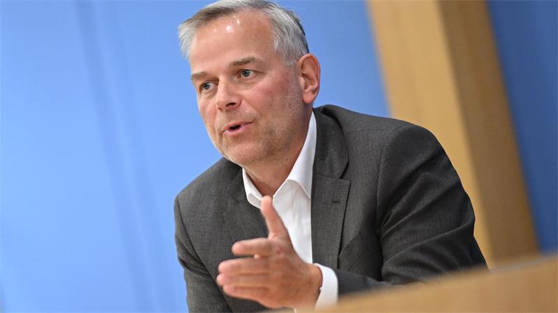 AfD-Spitzenmann Holm reklamierte den Auftrag zur Regierungsbildung für die AfD. 
