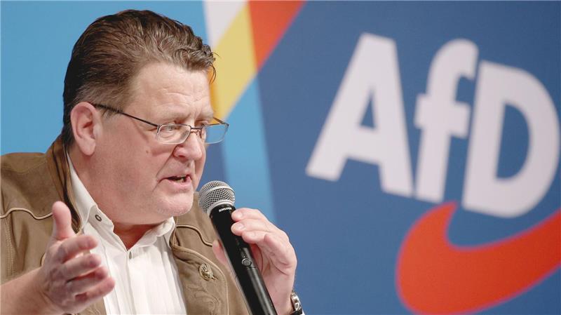 AfD-Vize Stephan Brandner kündigt mögliche juristische Schritte an, um die Sondersitzungen des Bundestags zu stoppen.