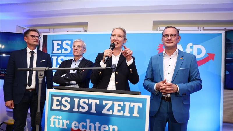 AfD-Wahlparty mit Abschiebe-Lied - Protestdemonstration